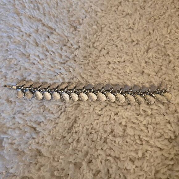 Vintage Crown Trifari Silver Bracelet Leaf Shape - Picture 2 of 9